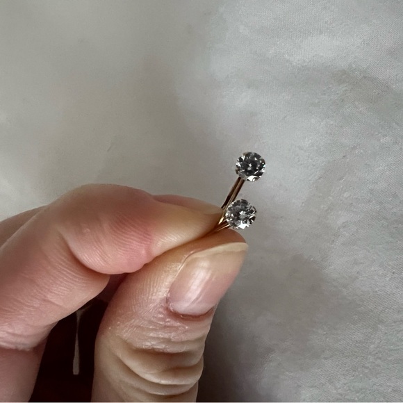 Macys Solitaire Cubic Zirconia Hoop earrings in 14k gold - Picture 4 of 8